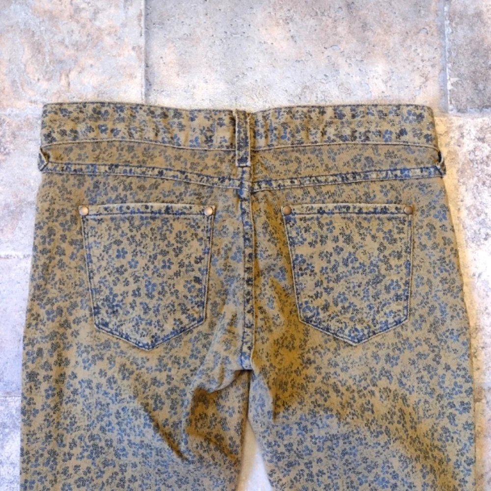 Free People mustard blue floral skinny jeans size 26